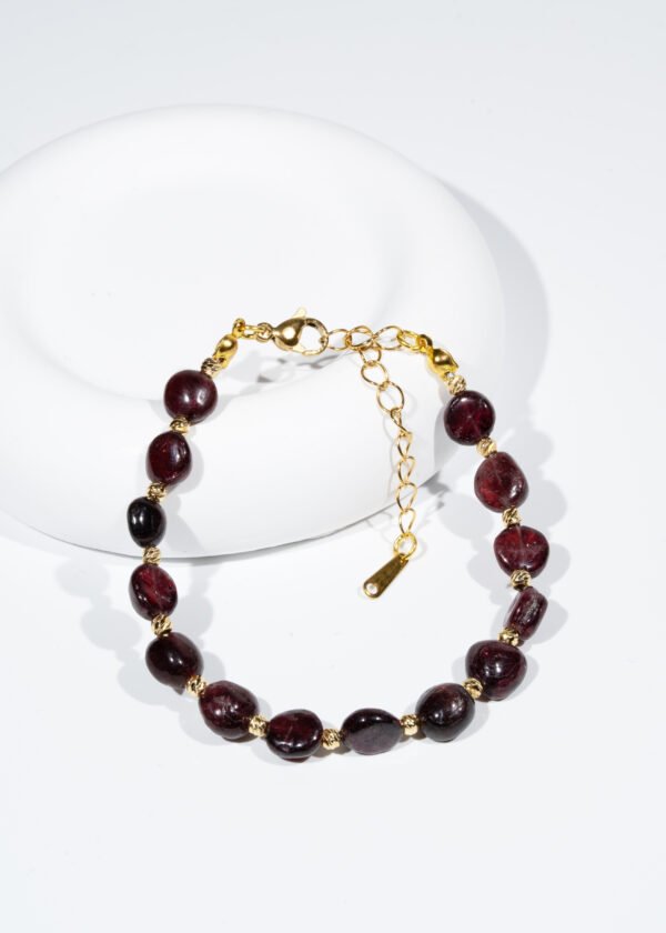 Dorika Top Detaylı Garnet Doğal Taş Bileklik